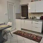 Varlak Apartmans ✷ ✷ ✷ *