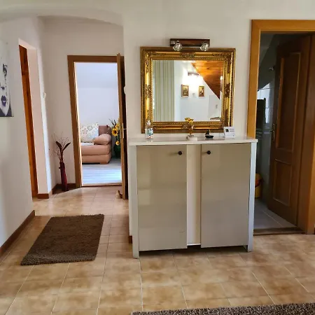 Varlak Apartmans ✷ ✷ ✷ דירה שיופוק
