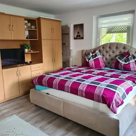 Várlak Apartmans ✷ ✷ ✷