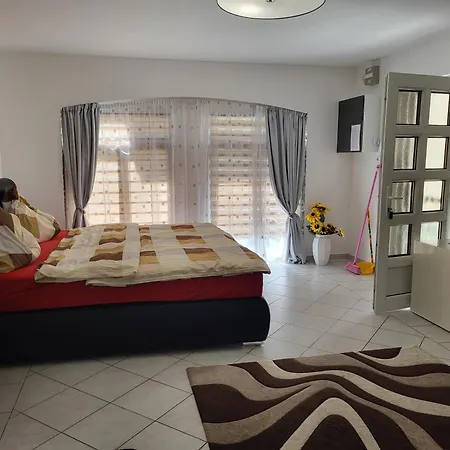 Várlak Apartmans ✷ ✷ ✷ *