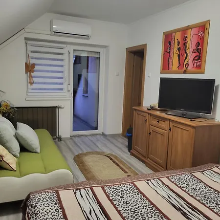 Várlak Apartmans ✷ ✷ ✷