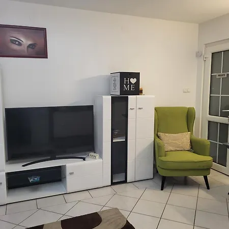 Apartment Varlak Apartmans ✷ ✷ ✷